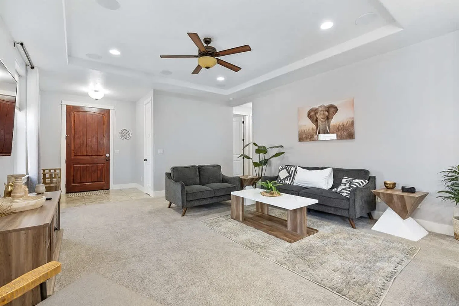 3 bed, 2.0 bath, 1356 sqft, $4,960 — Photo 3