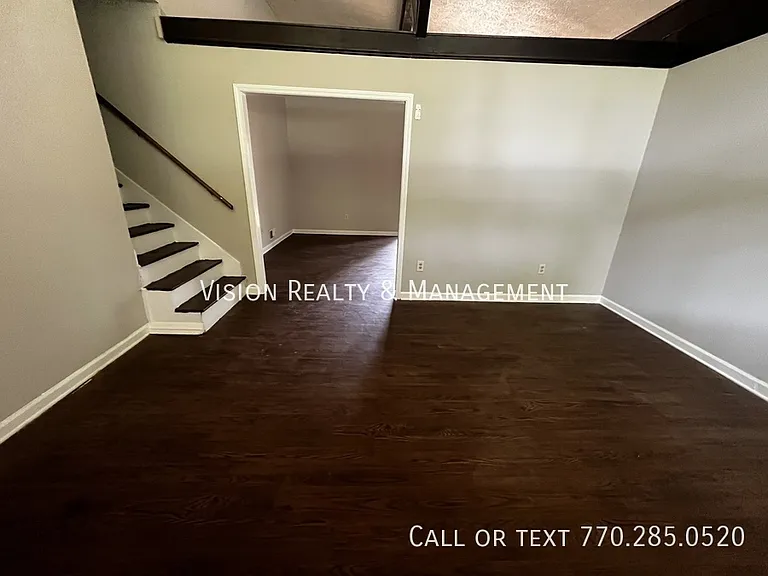 150 Castlegate Cir — Photo 8