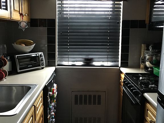 2nd image of 20 Secor Pl APT 2B