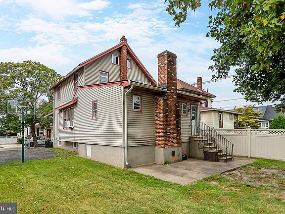 2nd image of 1906 42nd St
