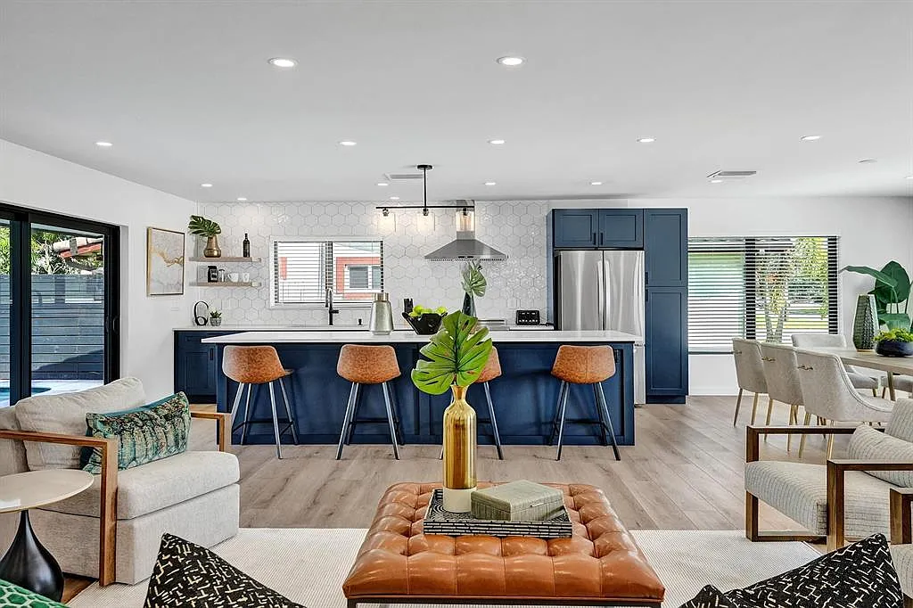 3 bed, 3.0 bath, 1942 sqft, $6,300 — Photo 1