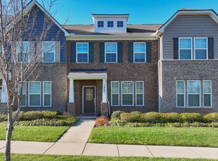 1041 Henley Ln, Gallatin, TN 37066
