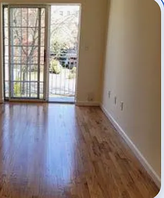 3 bed, 1000 sqft, $3,200 — Photo 2