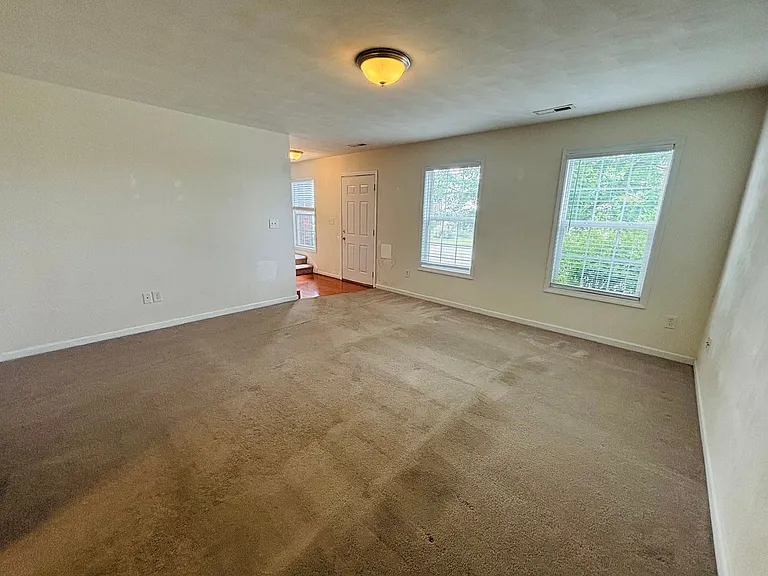 255 Windsor Dr — Photo 3