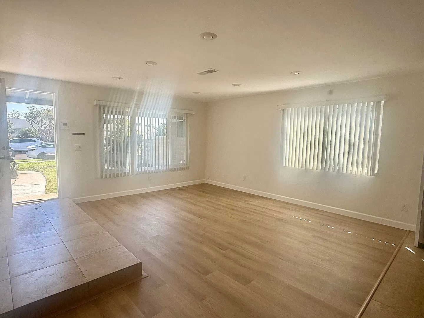 Awesome 3 Bedroom 2 Bath House — Photo 2