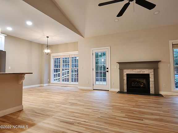 3rd image of 15 Sugar Pine Dr