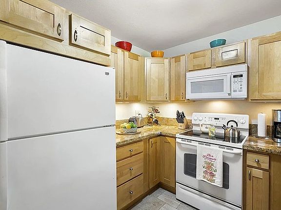 2nd image of 68-3840 Lua Kula St APT F100