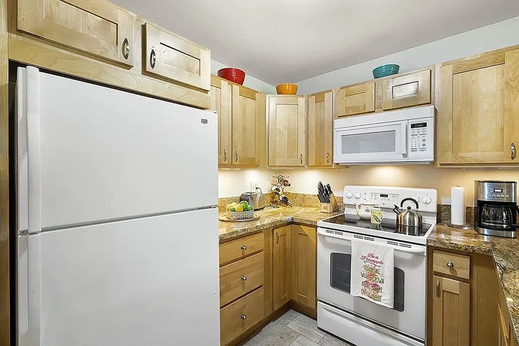 Building Photo - 68-3840 Lua Kula St #F100
