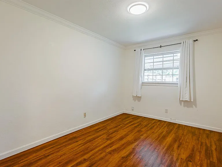 520 NE 58th St — Photo 16