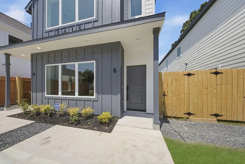 3 bed, 2.0 bath, 2722 sqft, $1,800 — Photo 1