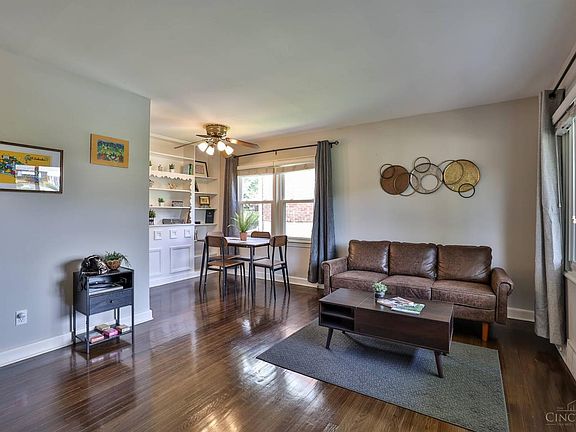 3rd image of 8651 Wicklow Ave