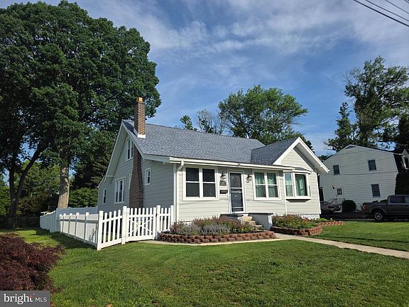 2nd image of 1151 Villanova Ave