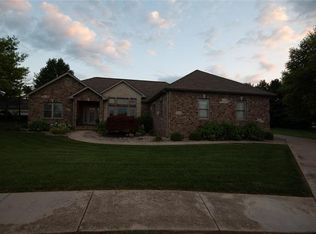 3 Fox Mill Ct, Maryville, IL