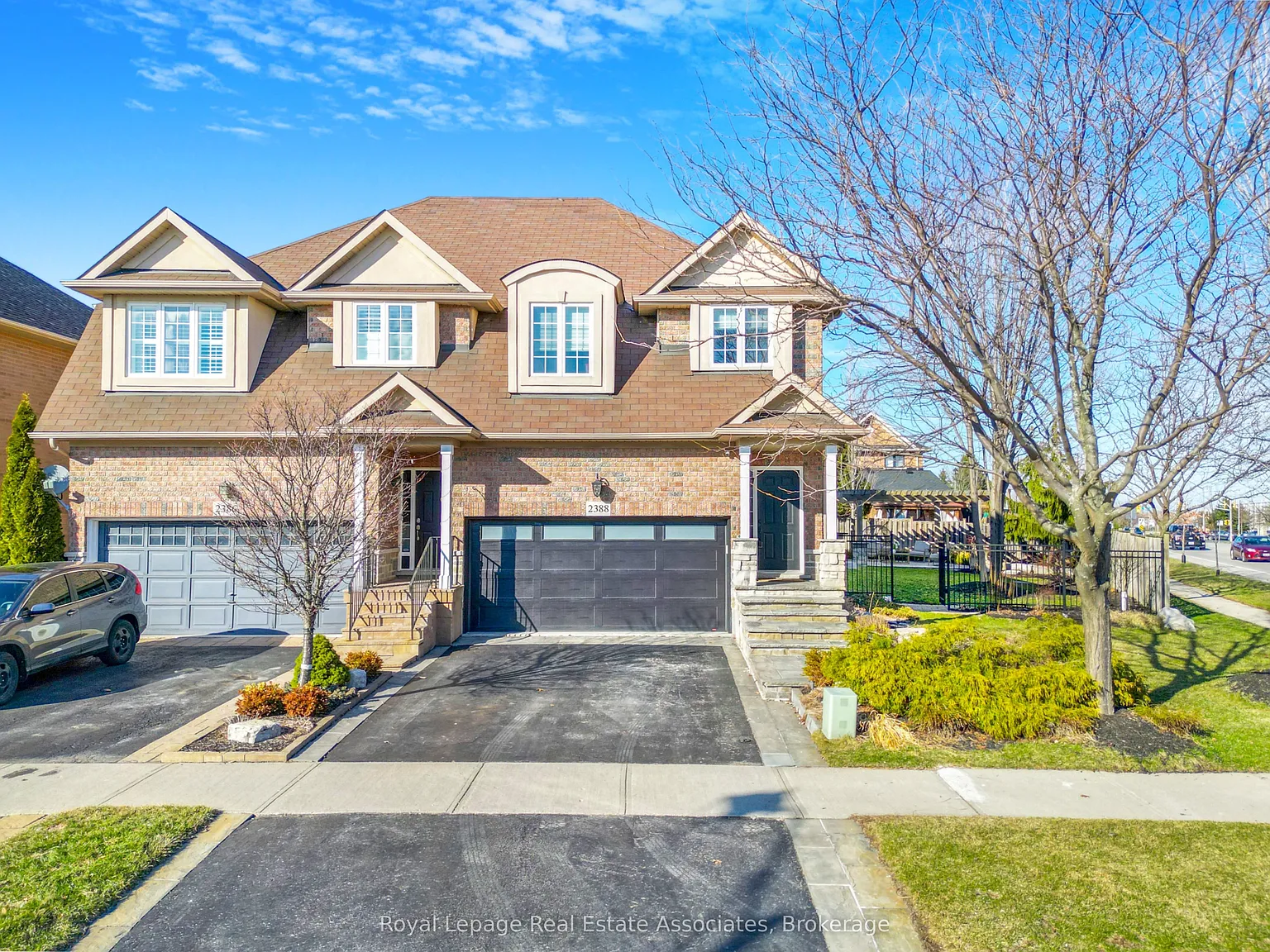 2388 Stone Glen Cres photo 1