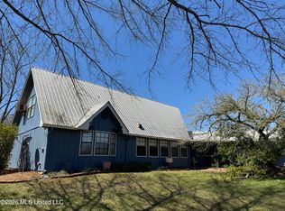 6104 Moore Ln, Smithdale, MS 39664