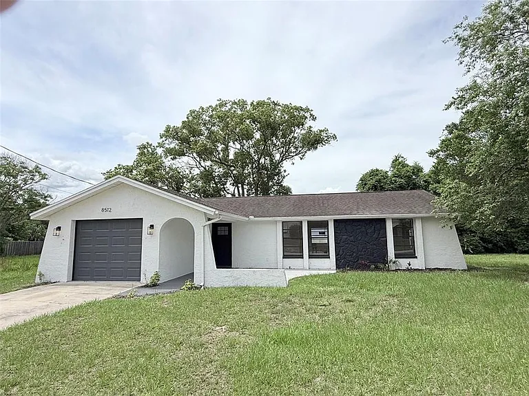8512 Longboat Ln — Photo 1