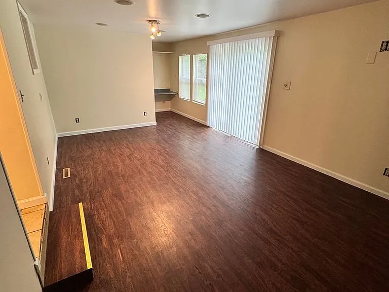4409 Sunnybrook Dr SE — Photo 5