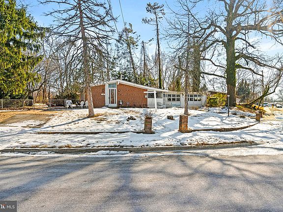2nd image of 201 Gloucester Dr