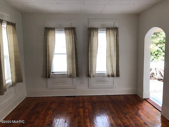 3rd image of 1483 Palmer Ave