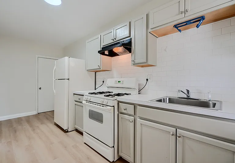 2976 Cornwall Rd #1 — Photo 2