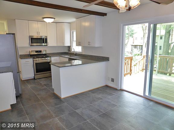 3rd image of 5709 Glamis Dr