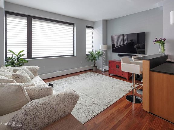 2nd image of 505 Greenwich St APT 1D