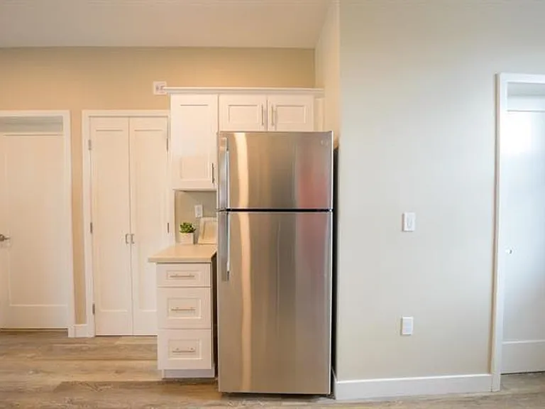 1316 E Grand Ave #201 — Photo 36
