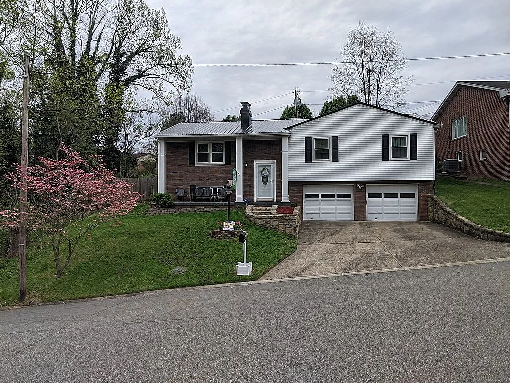128 Elwood Ave photo 1