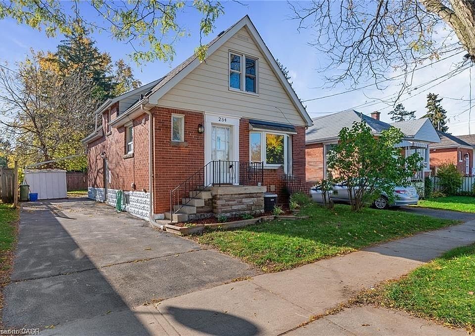1st image of 284 Brucedale Ave E