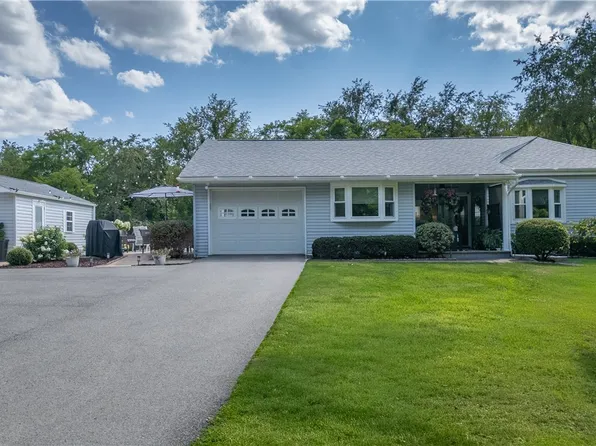 216 Hartzell Rd, Zelienople, PA 16063