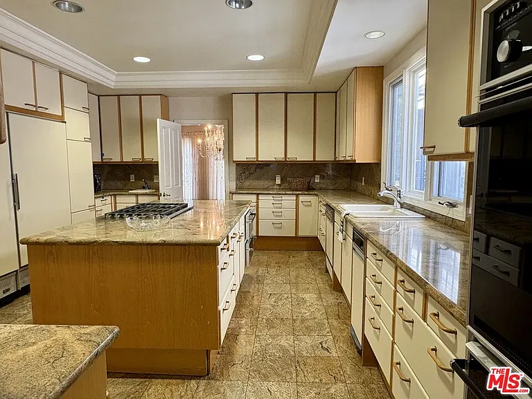 414 N Las Palmas Ave — Photo 14