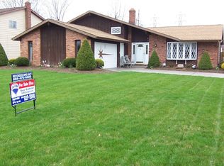 6704 Wedgewood Dr, North Olmsted, OH 44070