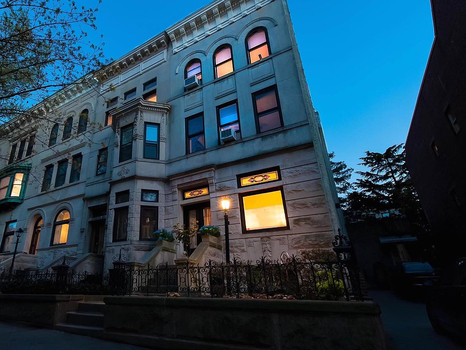 1st image of 536 4th St #Townhouse