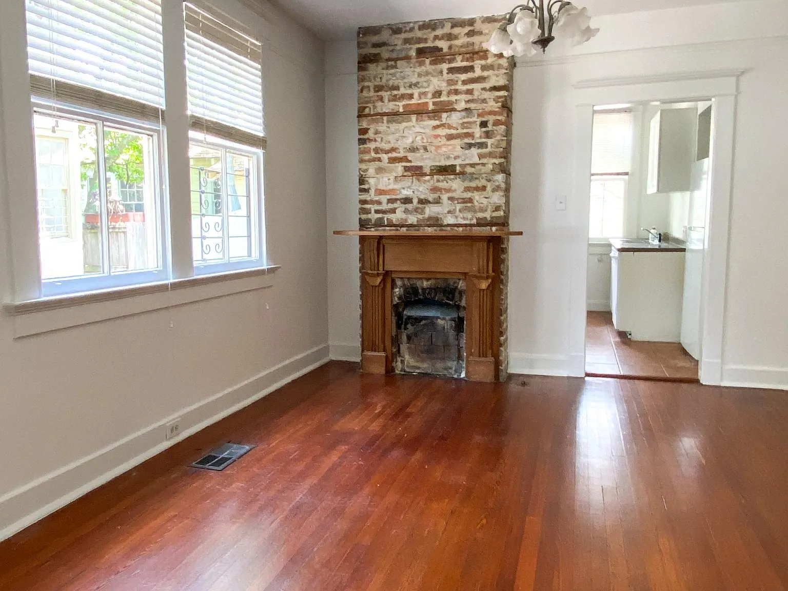 2 bed, 1000 sqft, $2,700 — Photo 3