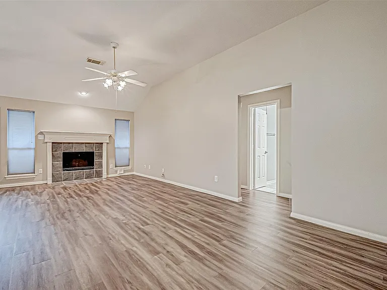 1524 Robin Ave — Photo 6