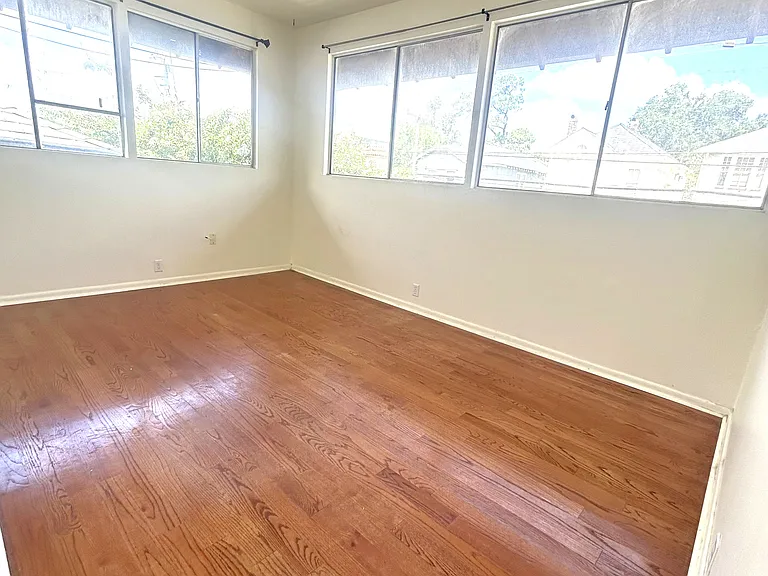 1033 Broadway St #1033 — Photo 8