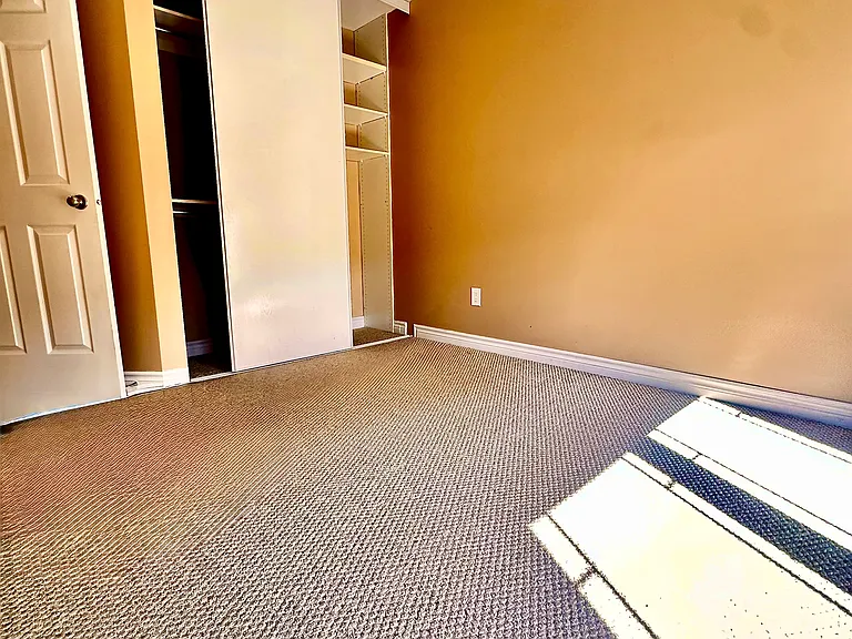 241 Hunterbrook St N — Photo 26