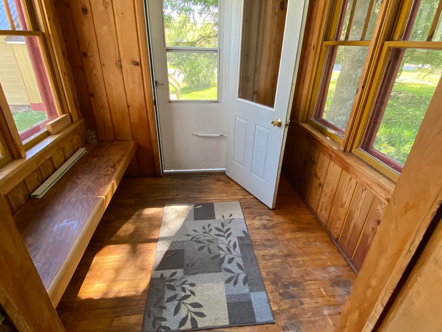 3 bed, 1400 sqft, $750 — Photo 1