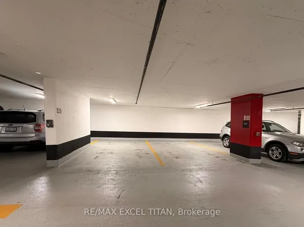 25 Neighbourhood Ln #P2-b34, Toronto, ON M8Y 0C4