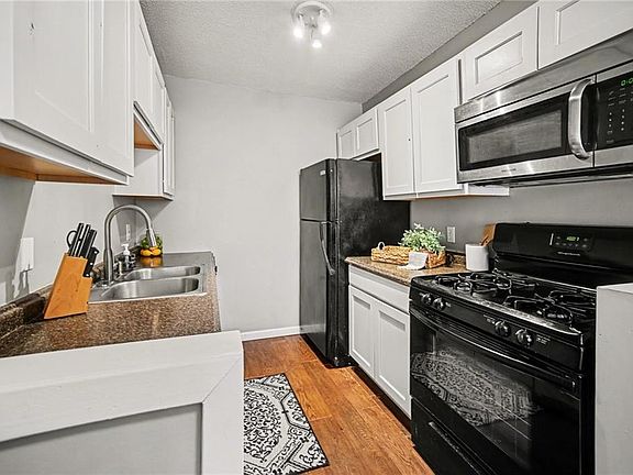 5th image of 600 E 8th St APT 4N