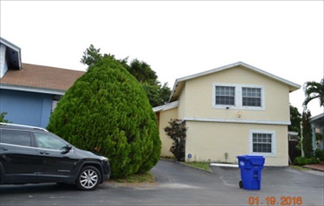 2nd image of 962 NW 106th Ave Cir