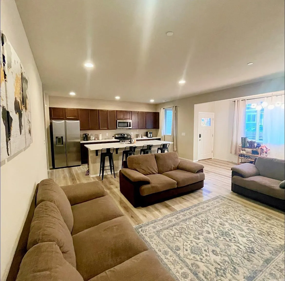 4 bed, 2060 sqft, $800 — Photo 2