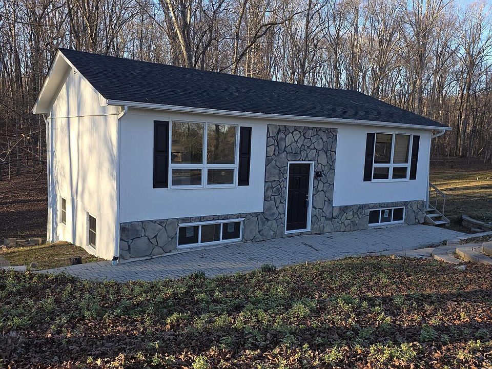 1st image of 134 Canary Dr NW