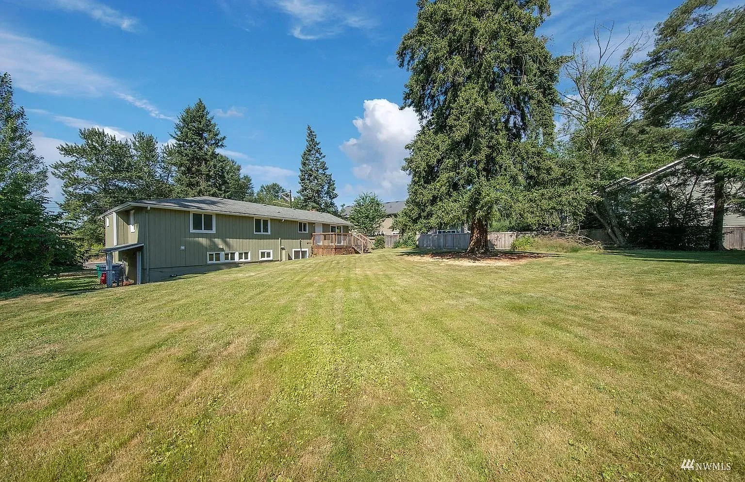 2 bed, 950 sqft, $1,890 — Photo 1