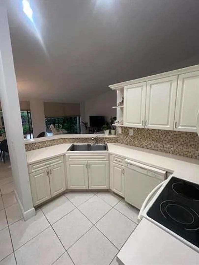 10101 Costa Del Sol Blvd cu-G-56, Doral, FL 33178 — Photo 1