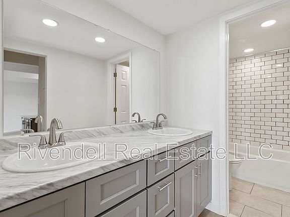 3rd image of 130 N Pearl St APT 1002