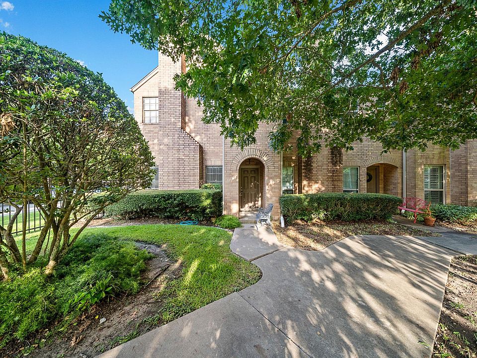 Spacious Gated Courtyard with Many Trees