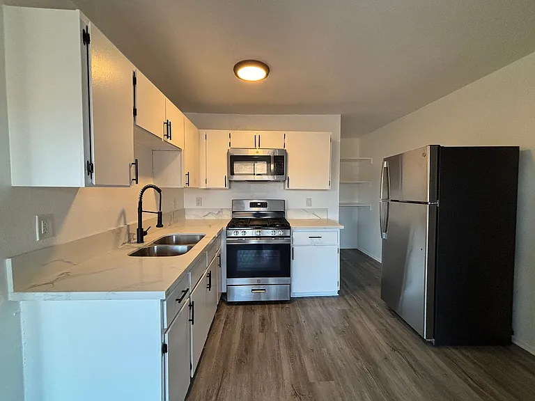 226 South Serrano — Photo 39