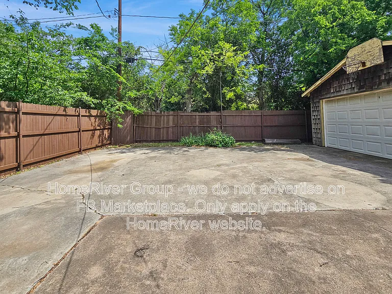 920 Yale St — Photo 18