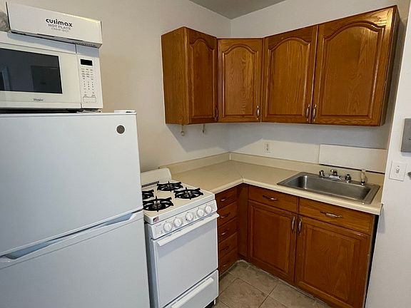 4th image of 259 E 10th St #4RW